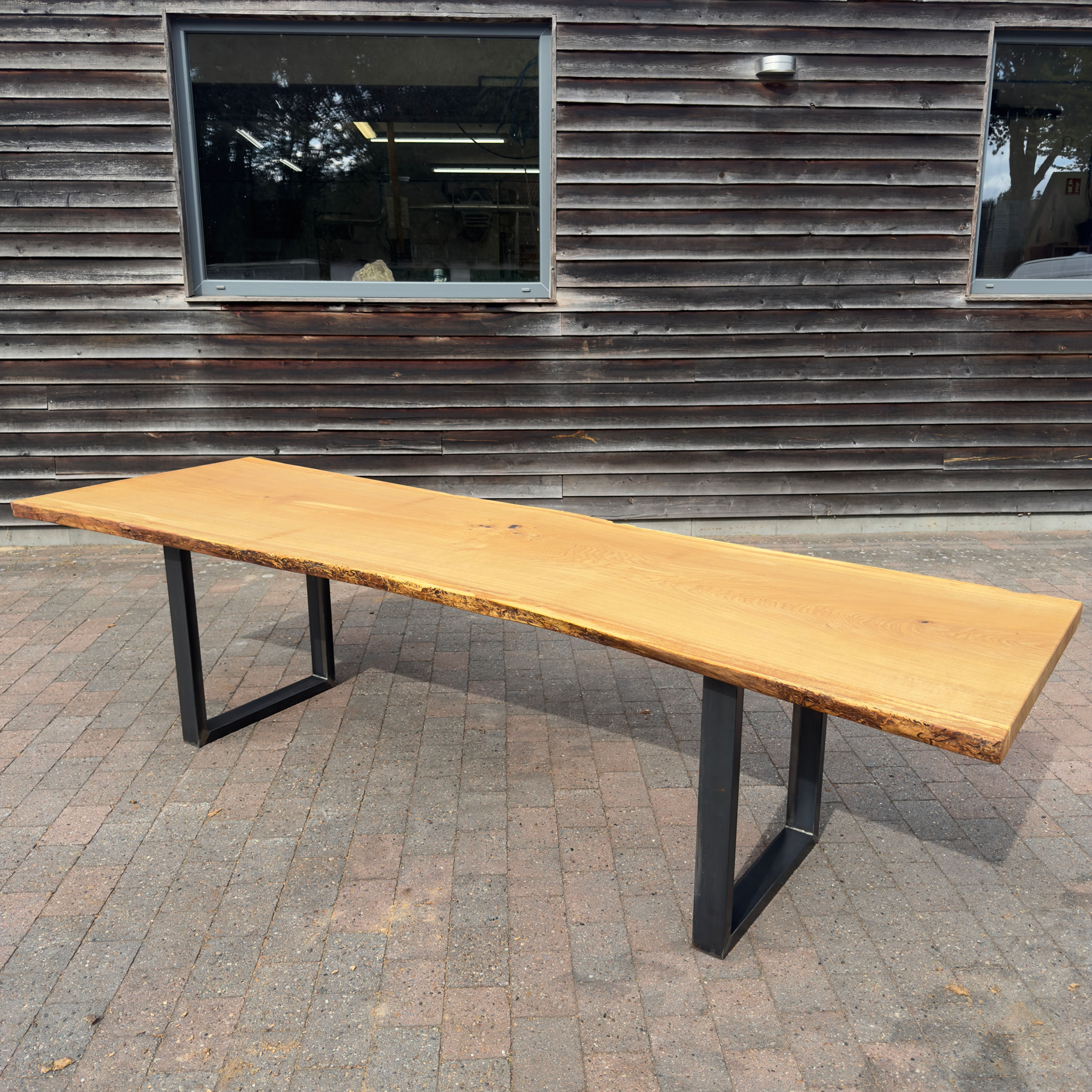 Esstisch Massiver Eichentisch mit Naturkante – ca. 300 cm