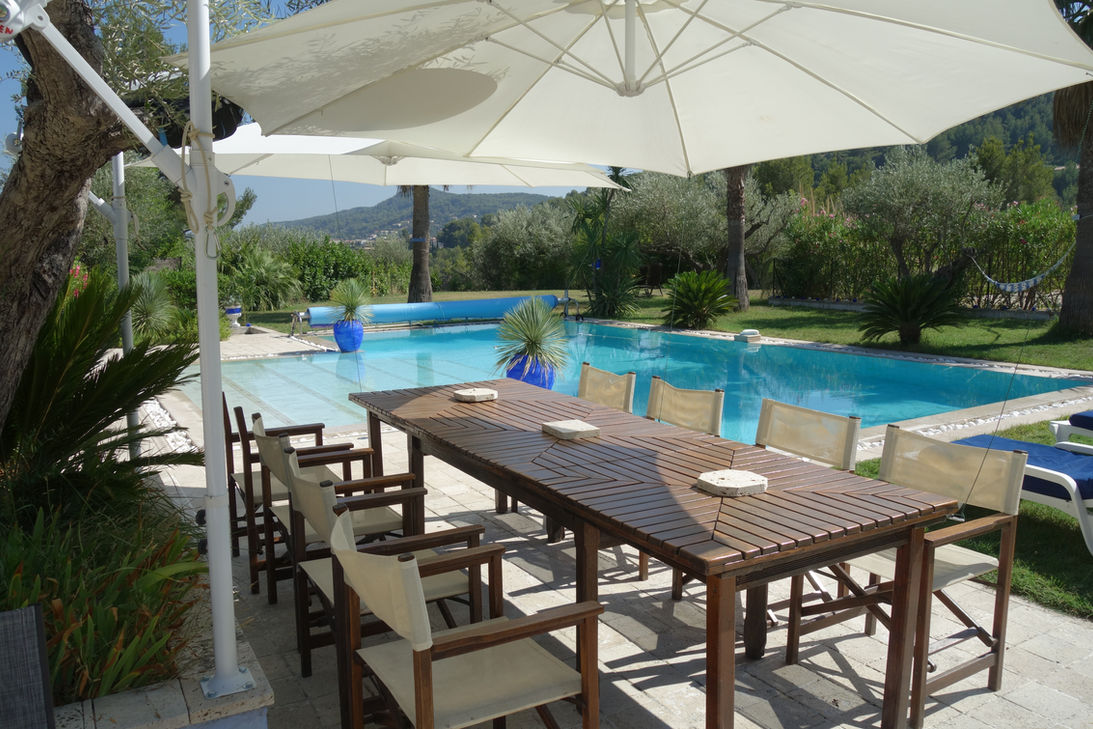 location-villa-avec-piscine-dans-le-var.JPG