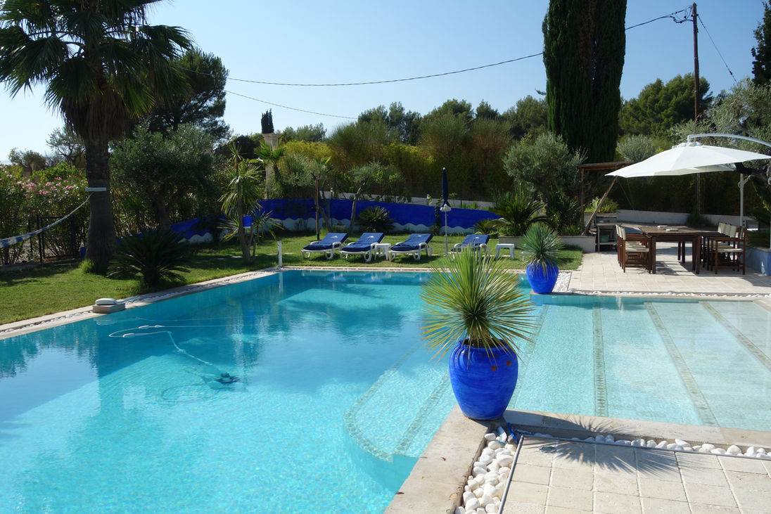 location-villa-avec-piscine-dans-le-var.JPG