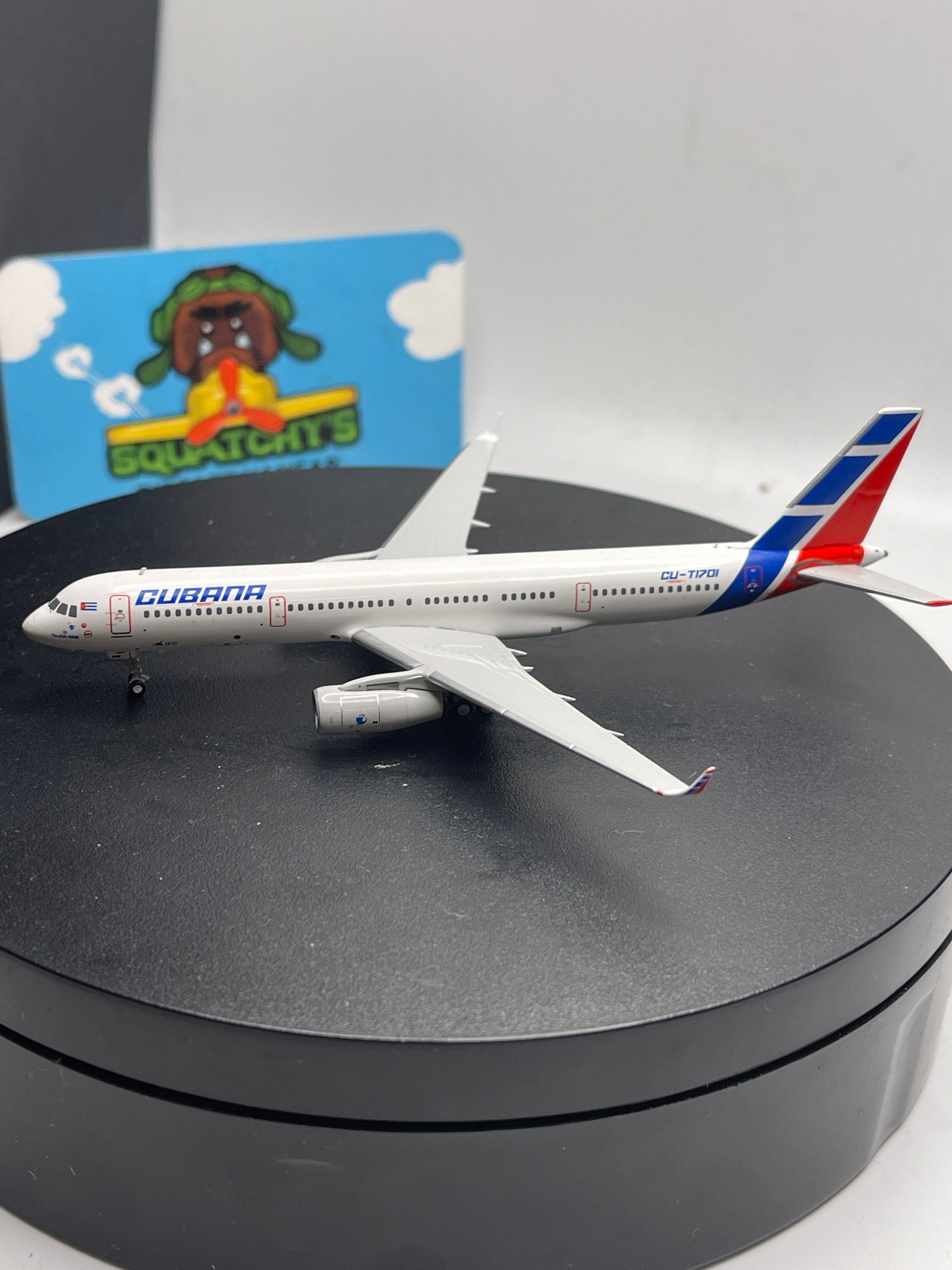 Cubana TU-204-100 (40001)