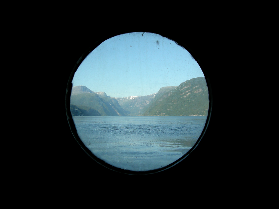 27/07/2008 med 'utsyn over fjord og fjell.' (R. Horvei)