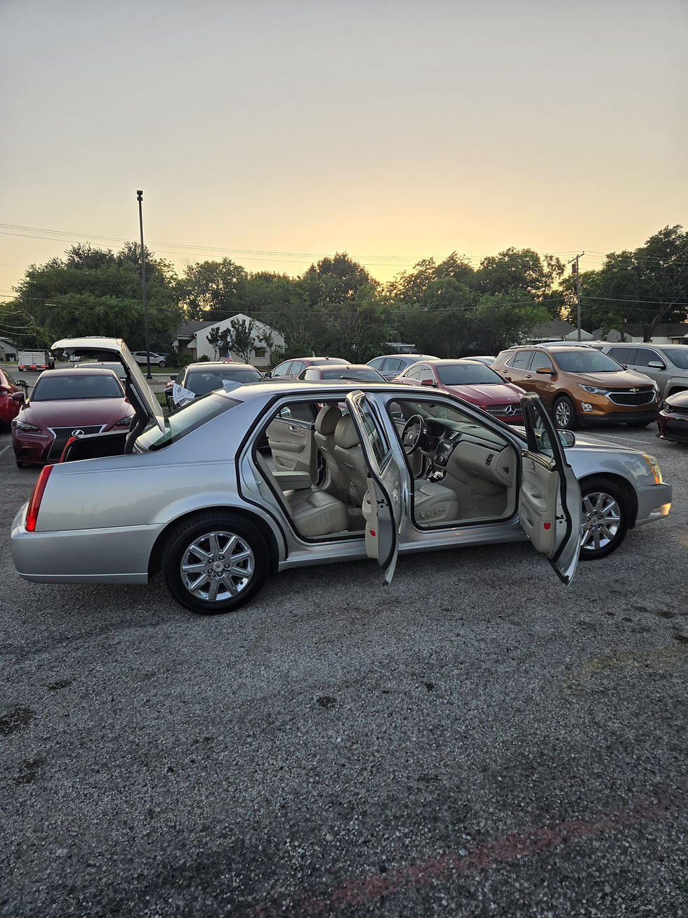 Thumbnail: 2011 Cadillac DTS Premium Collection