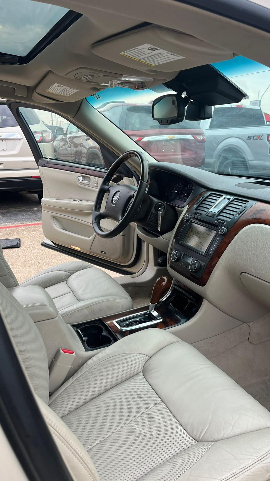 Thumbnail: 2011 Cadillac DTS Premium