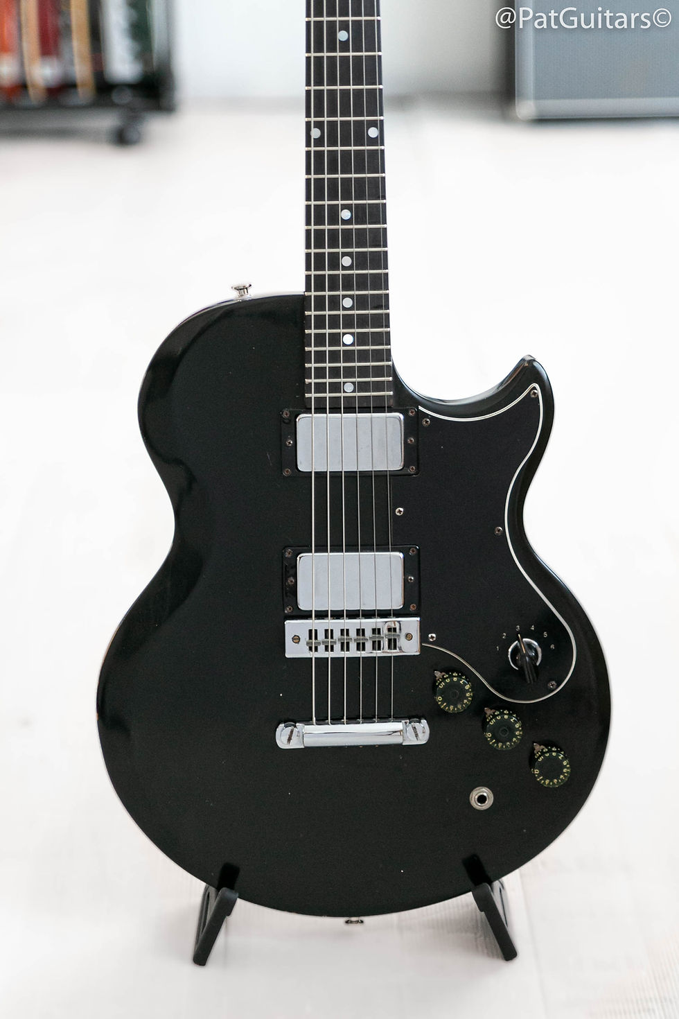 Thumbnail: 1975 Gibson L6-S Custom in Ebony