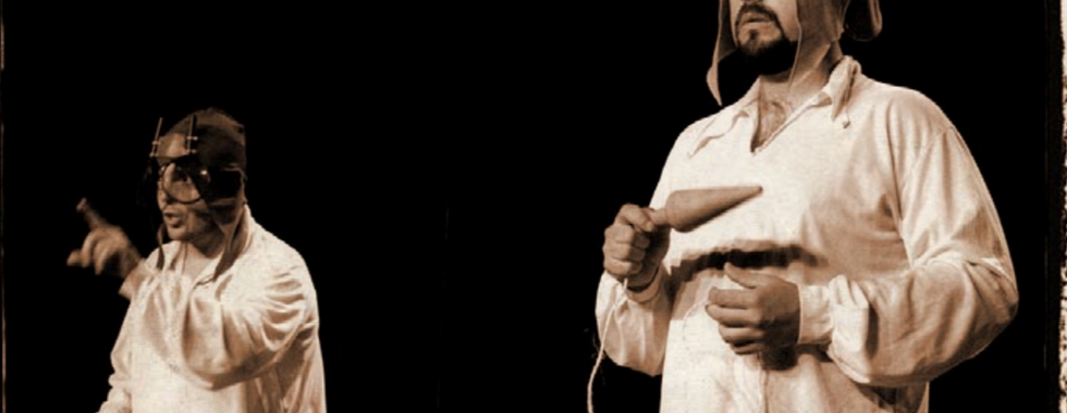 Imatge funció Contes per a nens valens, el personatge de la drete és en Jordi Soriano. Font: Trotamteatre