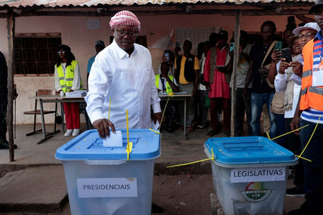 Guinea-Bissau military leaders bar ousted president's return
