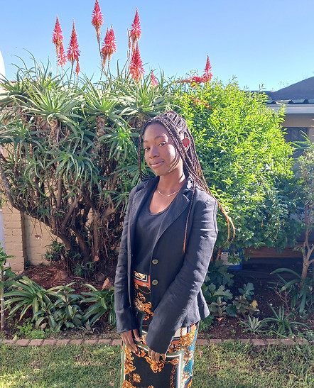Syntishe, the blog owner