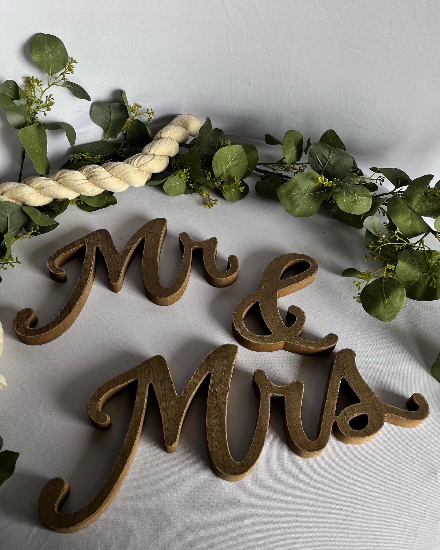 Mr. & Mrs. wood sign