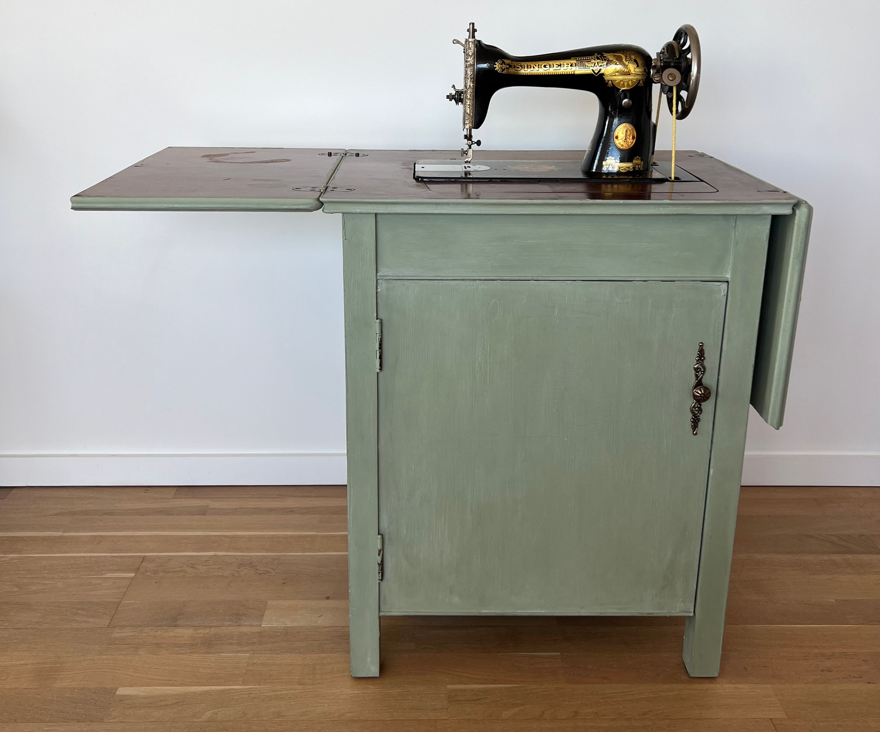 Singer Sewing Machine With Original Cabinet Stand, 1929
