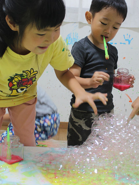しゃぼん玉遊び　幼児