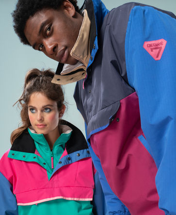 Duo homme et femme en vestes colorées bleu et rose Degré7