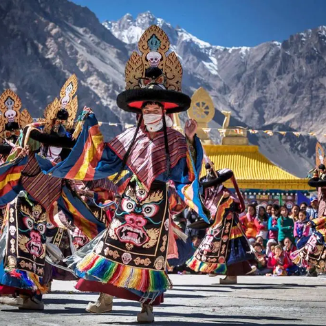 Celebrated mainly by the Monpa tribe in regions like Tawang, Losar marks the Tibetan New Year. The festival is filled with vibrant masked dances, prayers in monasteries, and rituals to ward off evil spirits. Homes are cleaned and decorated, symbolizing a fresh beginning and spiritual renewal.