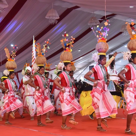 Performed mainly by women, Sua dance is a graceful folk dance where participants sing and dance around a symbolic parrot (sua), reflecting themes of love, nature, and daily life.