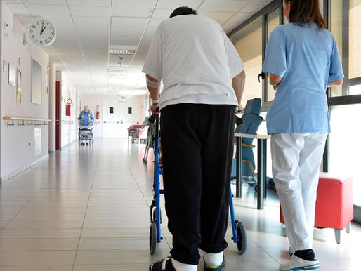 Case di riposo “chiuse”: «Chiediamo protocolli sicuri per riaprire le porte, e tenerle aperte»