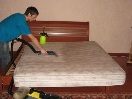 Roció alcohol por toda la cama ... Lo que pasó después ... ¡Increíble! ¡No imaginaba!