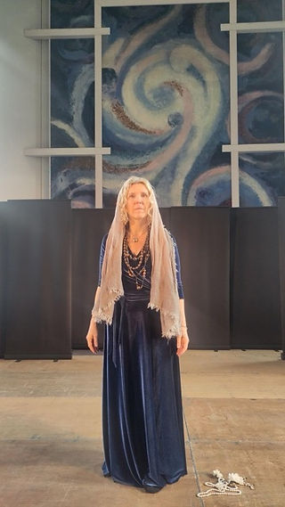 kristin Dell- als Dalila-bühne