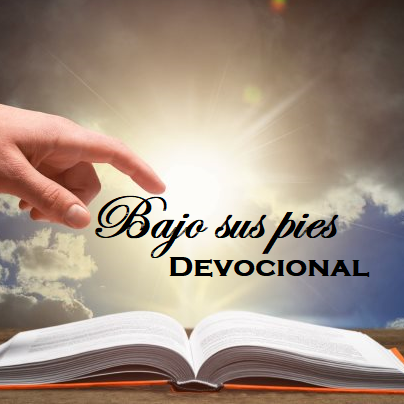 DEVOCIONAL BAJO SUS PIES