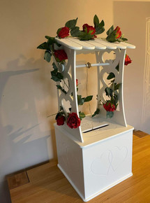 wishing-well-wedding-post-box-with-flowers