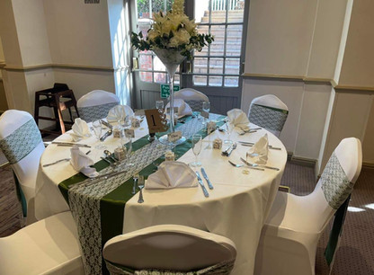 Forset-green-and-lace-table-decoration.jpeg