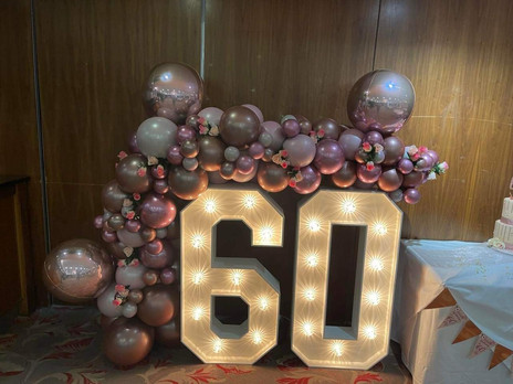 double-stuffed-balloon-arch-with-light-up-numbers-60