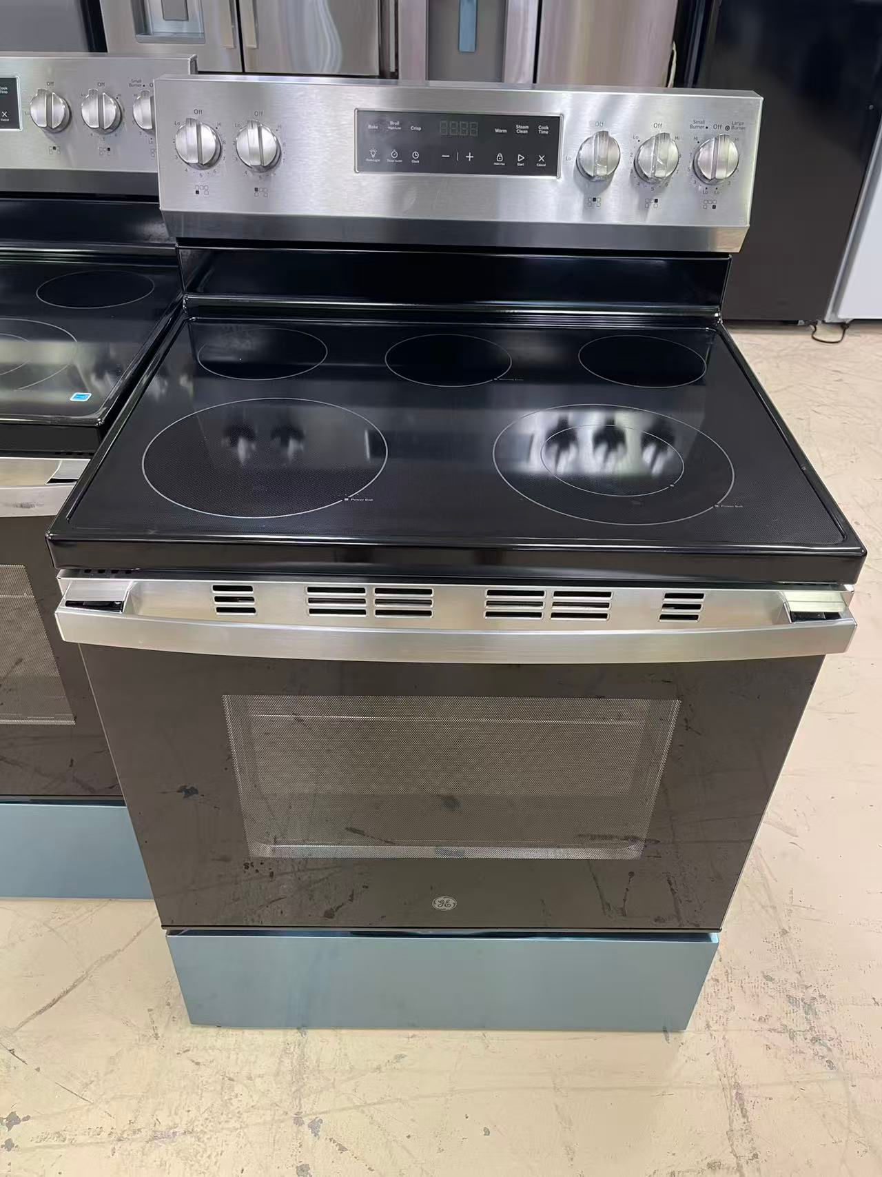 GE® ENERGY STAR® 30" Free-Standing Electric Range with Crisp Mode