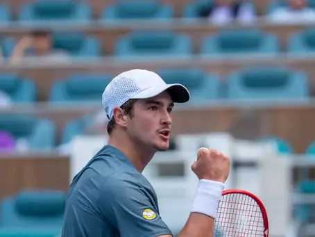 João Fonseca Perde para Alcaraz por 2 a 0 no Miami Open, mas Exibe Nível de Elite no Primeiro Duelo Oficial com o Nº 1 do Mundo