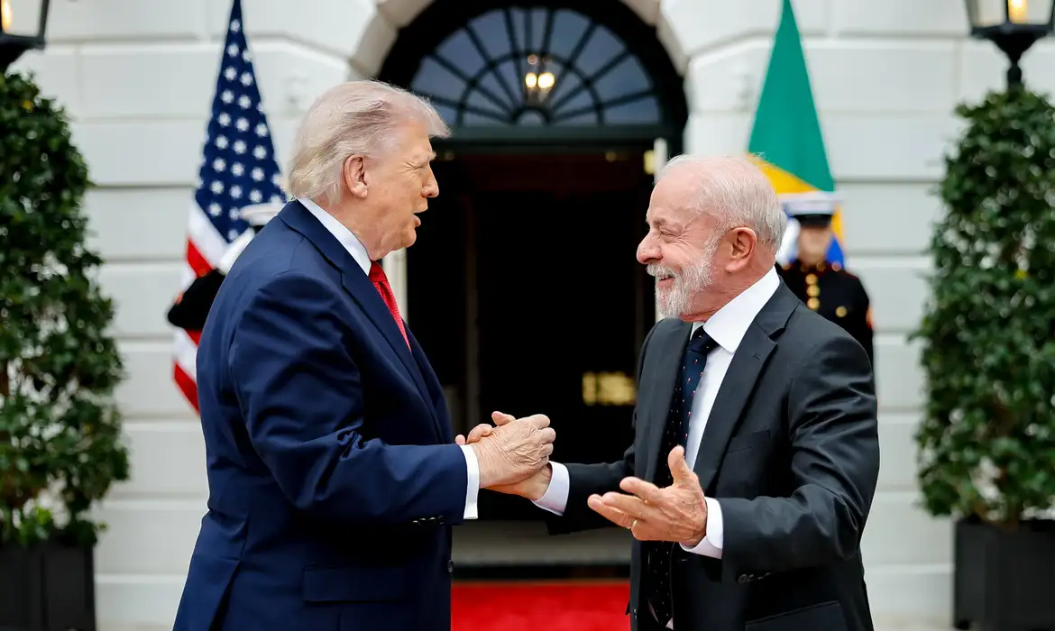 Presidente Lula chega à Casa Branca para encontro com Trump