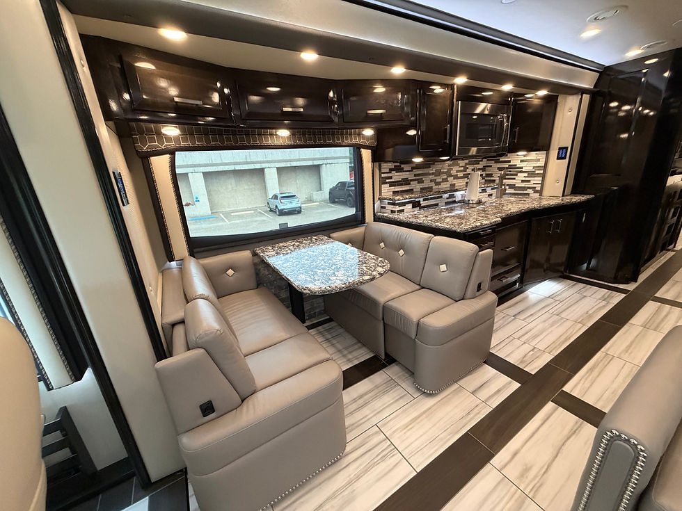 Thumbnail: 2021 Foretravel REALM FS605 /9092c LUX VILLA BUNK w.SPA 9092c