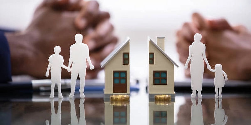 Ankara boşanma avukatı için ayrılmış ev ve aile figürleri
