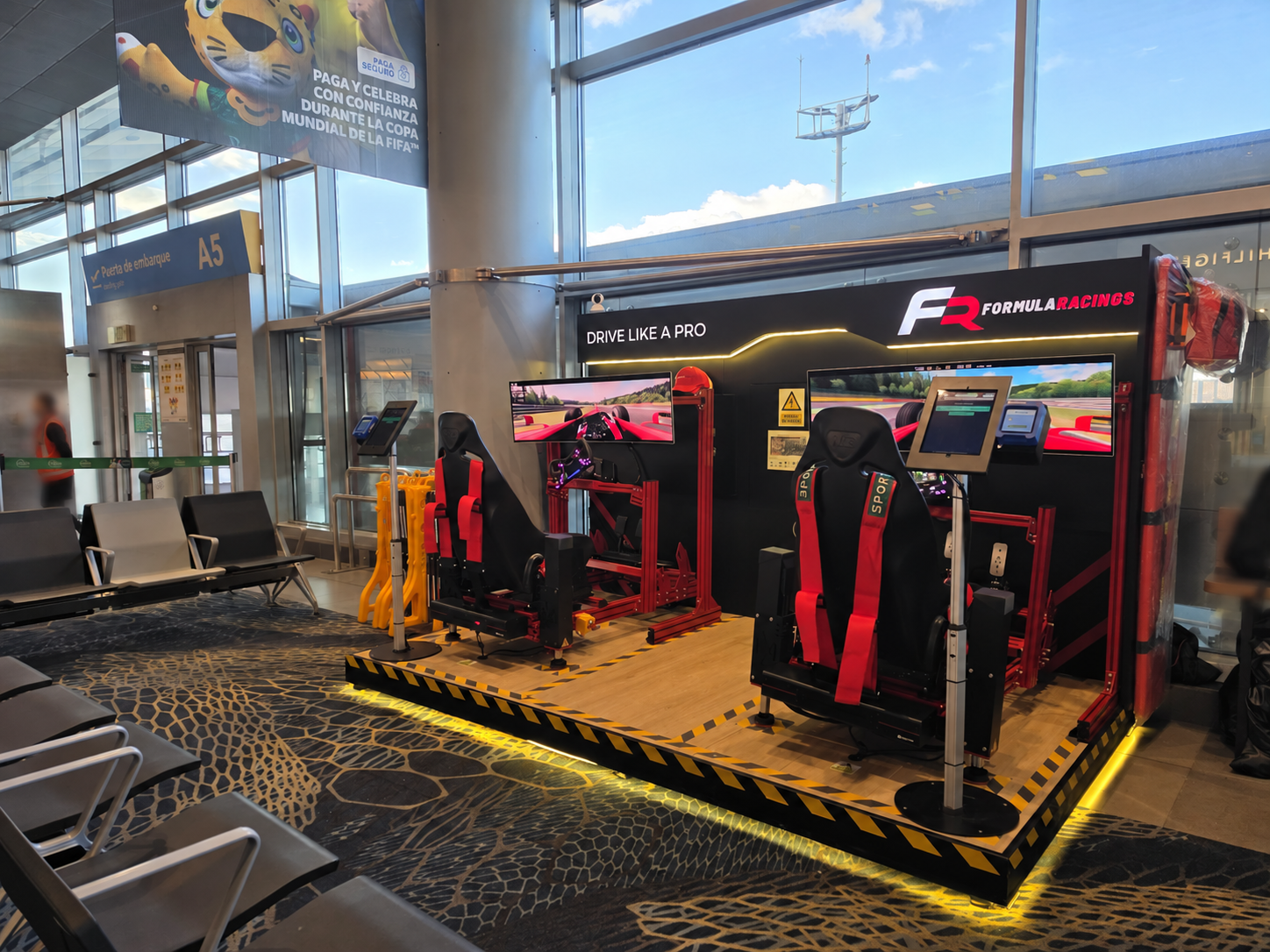 Punto de Formula Racings junto a la sala A5 del Aeropuerto El Dorado