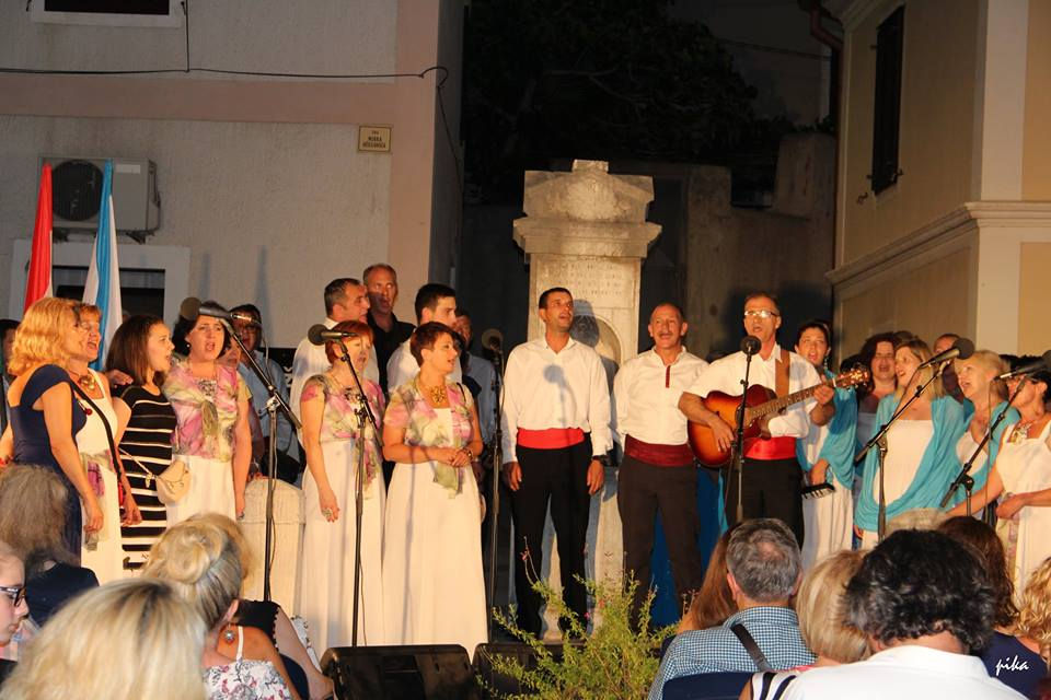 Više od pola stoljeća čiste emocije: Doživite jedinstvenu atmosferu 51. Smotre klapa u Senju