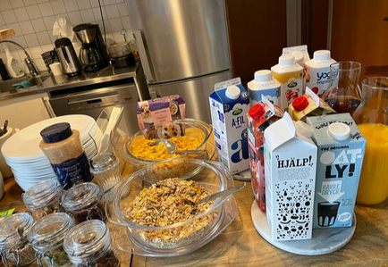 Ewa & Maude är ett mysigt centralt hotell i Göteborg med promenadavstånd till Linné, Haga, Slottsskogen, Botaniska och mycket mer. Välkommen till det lilla hotellet i Änggården.