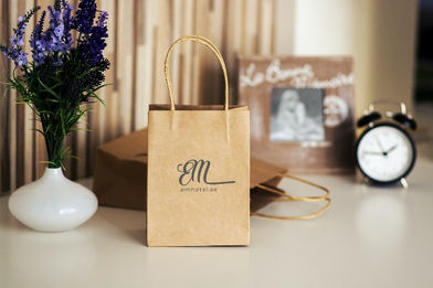 Ewa & Maude är ett mysigt centralt hotell i Göteborg med promenadavstånd till Linné, Haga, Slottsskogen, Botaniska och mycket mer. Välkommen till det lilla hotellet i Änggården.