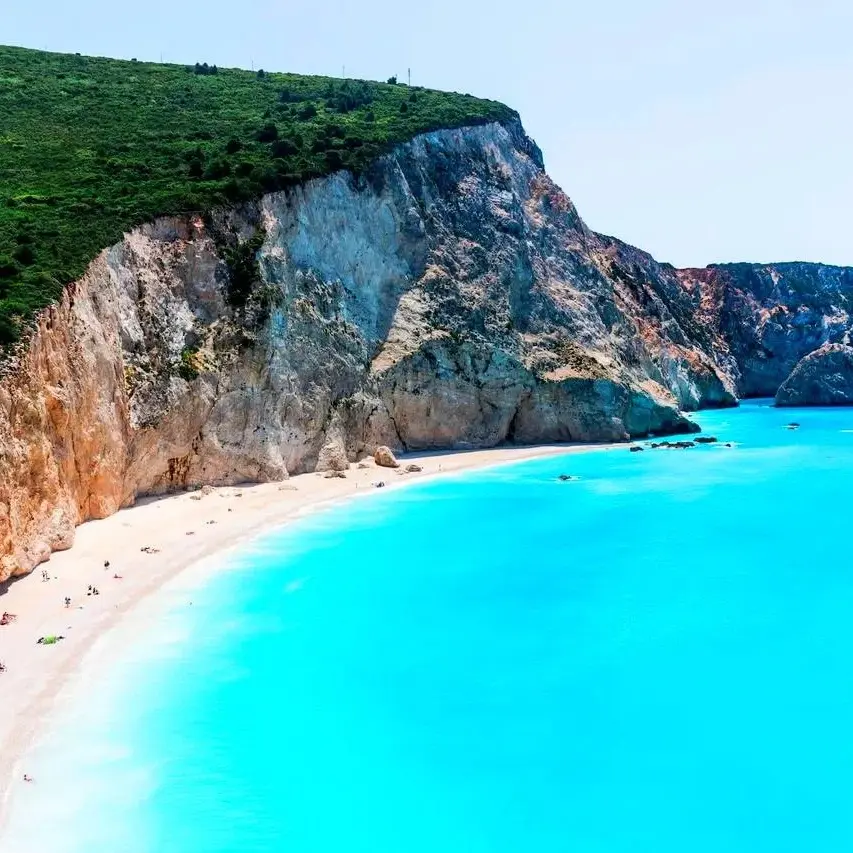 Beautiful Greek coastline representing Gerard and Ingrid's unforgettable La Dolce Vita voyage.