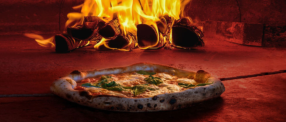 Pizza cuite au feu de bois