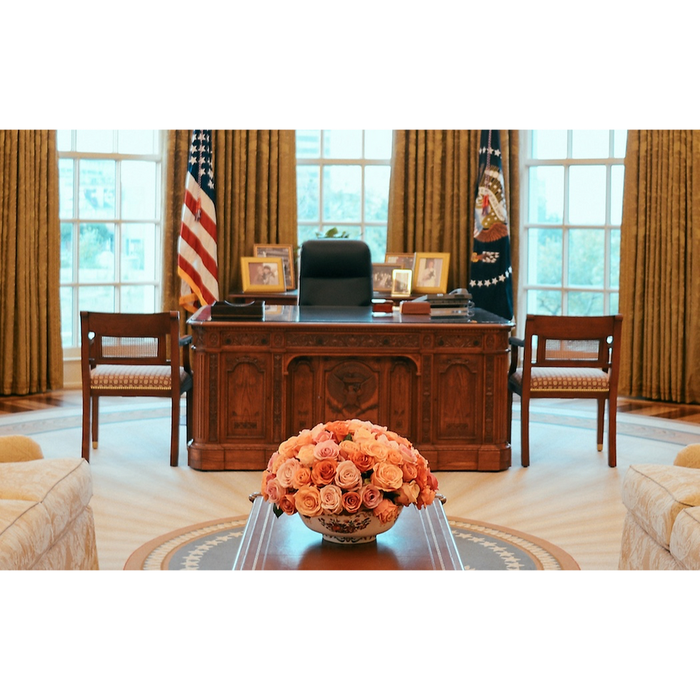 Miniatura: Resolute Desk - Her Office