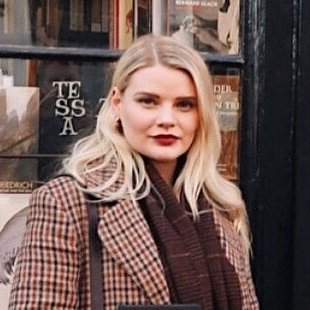 Emily Howarth - Top Book Influencer