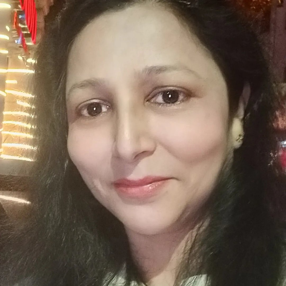 Hussena Cal - Top Card_Making Influencer