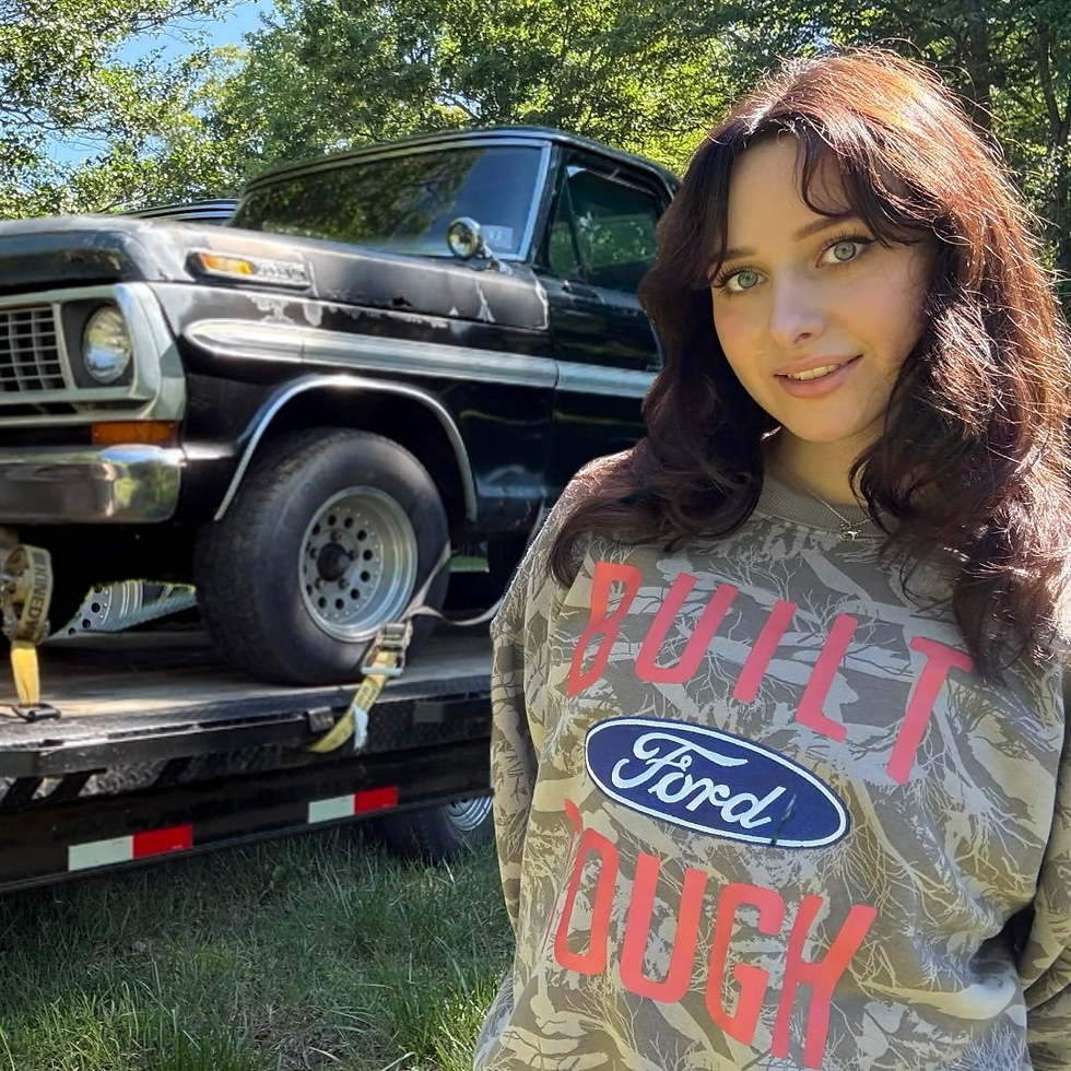 Julia - Top Van_Life Influencer