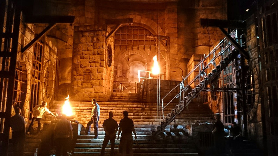 Martin Miotk Regie, Martin Miotk Bühne, Bühnenbild, Martin Miotk Kostümbild, Director, Martin Miotk Stagedesign, Martin Miotk Costumedesign, Martin Miotk Faust Preis,
Martin Miotk (geb. 1984 in Demmin) ist ein deutscher Bühnen-, Kostümbildner und Theaterregisseur.
Miotk arbeitete zunächst als Theatermaler an der Hamburgischen Staatsoper, um anschließend freie Malerei und Bühnenbild an der Universität der Künste Berlin zu studieren. 
Danach arbeitete er als freier Bühnenbildner
