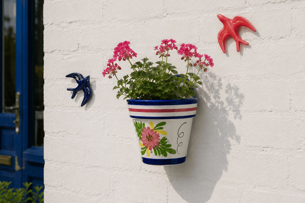 Spaanse hangpot wit met roze bloem