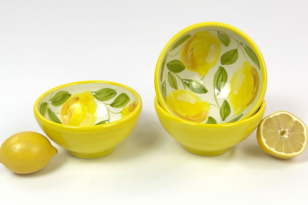 Spaanse ontbijtkom met citroen decoratie