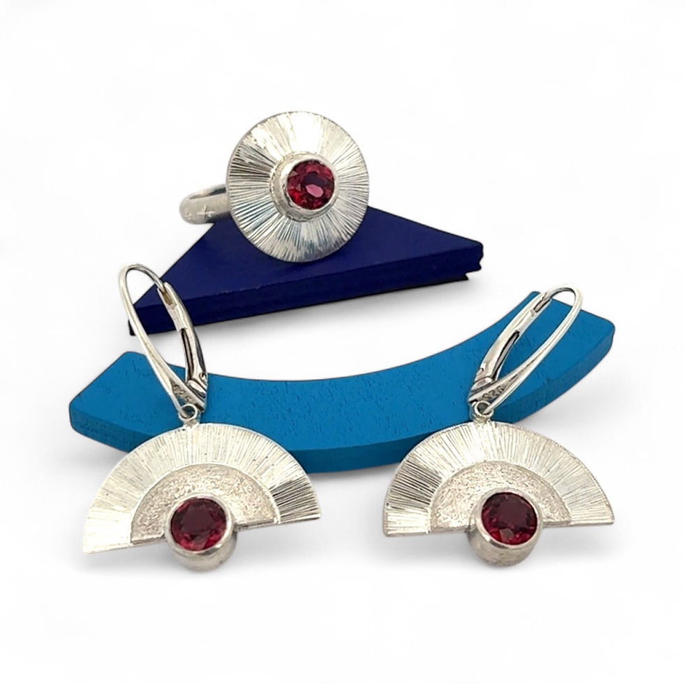 Thumbnail: Super Nova Deco Garnet Ring