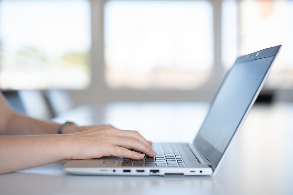 É importante ficar atento ao estado do notebook usado antes de concluir a compra