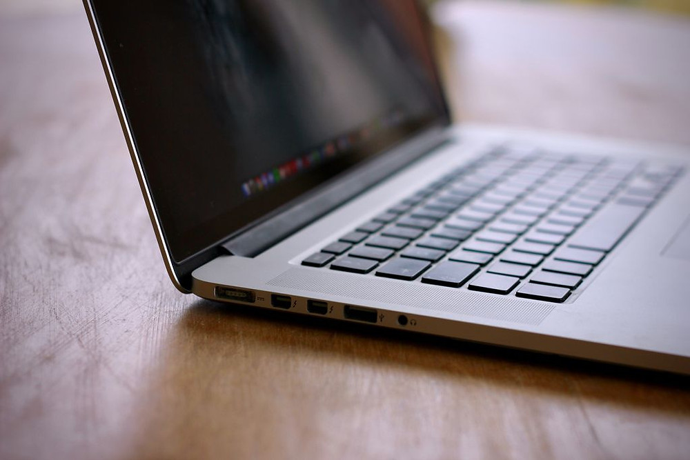 Alguns usuários acabam inutilizando as portas de conexões por falta de atenção ao usuar o notebook