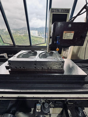 Flat grinding service on 2-cavity blow mold

Rectificado plano 
