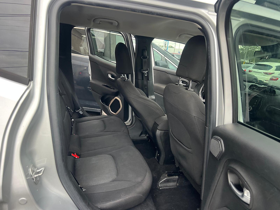 Thumbnail: JEEP RENEGADE LATITUD SPORT 2015