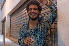 Ouça "Tese Brega-Soul", segundo álbum de Arthur da Silva que mistura passadão e soul music