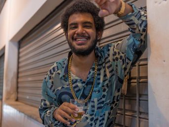 Ouça "Tese Brega-Soul", segundo álbum de Arthur da Silva que mistura passadão e soul music