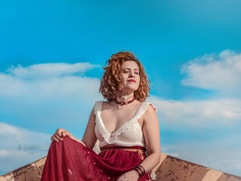 Zara lança o primeiro álbum brindando sua história de vida